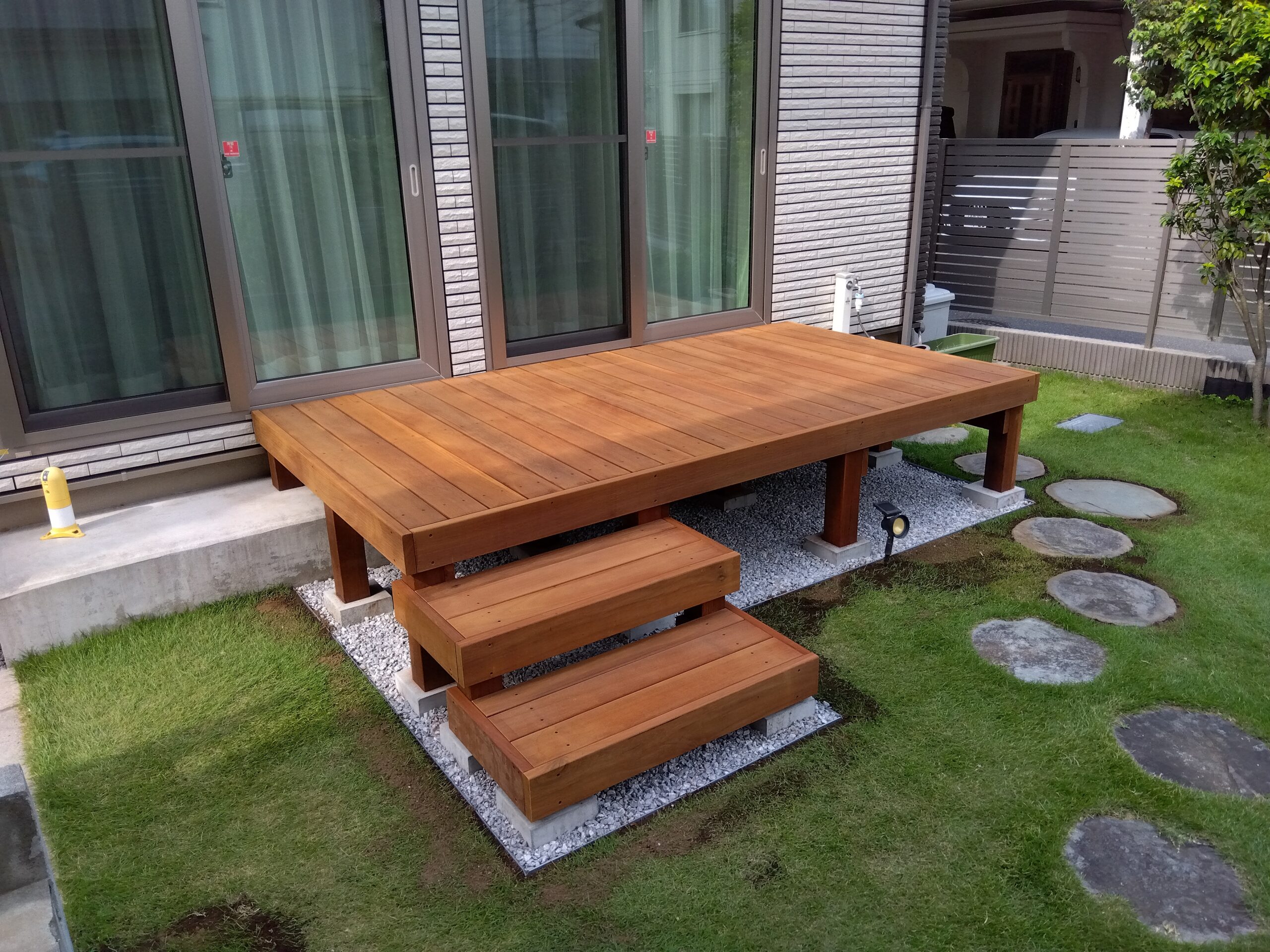 ウッドデッキ　天然木ウリン材　東村山市